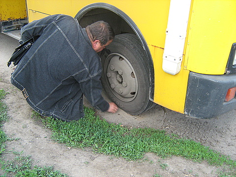 Маршрутка у Вінниці знесла стовпа: трьох пасажирів забрала швидка (ОНОВЛЕНО) (ФОТО) на сайті 20minut.ua Маршрутка у Вінниці знесла стовпа: трьох пасажирів забрала швидка (ОНОВЛЕНО) (ФОТО), фото №2 на сайті 20minut.ua