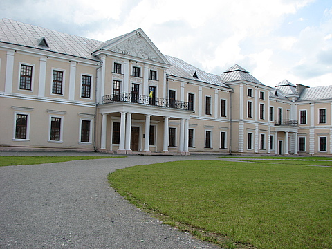 Палац князів Вишневецьких: які легенди приховують його стіни (ЩЕ ФОТО) на сайті 20minut.ua Палац князів Вишневецьких: які легенди приховують його стіни (ЩЕ ФОТО), фото №1 на сайті 20minut.ua