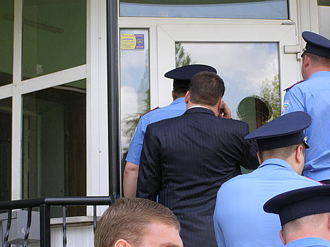 "Т-Алмаз" перевіряють. Працівників підприємства не випускають люди в масках на сайті 20minut.ua "Т-Алмаз" перевіряють. Працівників підприємства не випускають люди в масках, фото №2 на сайті 20minut.ua
