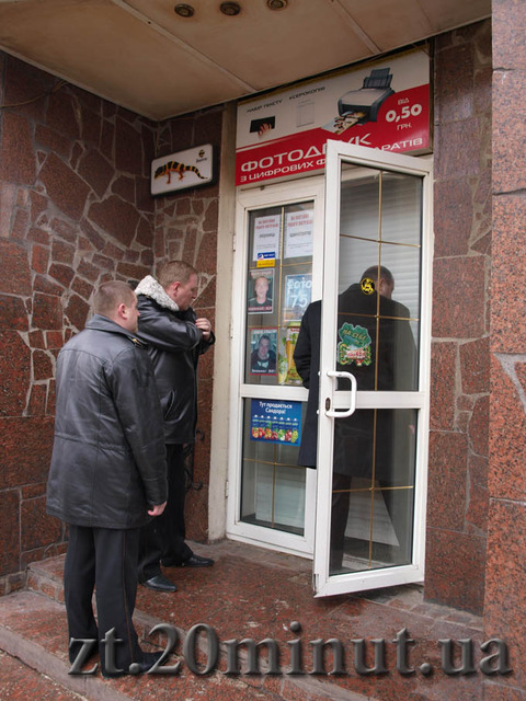 Міліція взяла штурмом інтернет-кафе "Клубок" (оновлено), фото №4 на сайті 20minut.ua