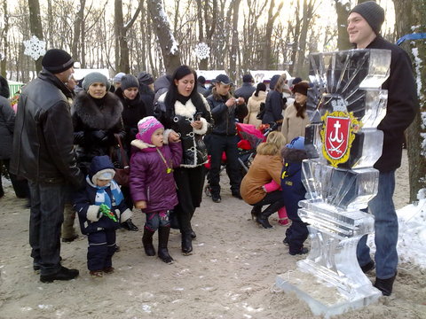 Вінничани зустрічають новий рік біля головної ялинки, фото №7 на сайті 20minut.ua