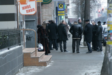 З дверей інтернет-клубу "Клубок" зірвали пломби та знову влаштували "шмон", фото №1 на сайті 20minut.ua