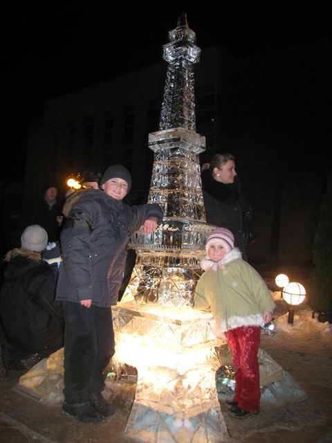 За розбиту Ейфелеву вежу у Вінниці дали по 15 діб арешту на сайті 20minut.ua За розбиту Ейфелеву вежу у Вінниці дали по 15 діб арешту, фото №3 на сайті 20minut.ua