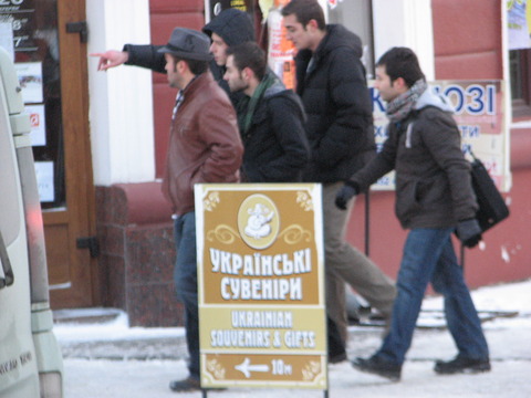 В Тернополі міліція з іноземцями не розмовляє, а швидка до них не їде, фото №1 на сайті 20minut.ua