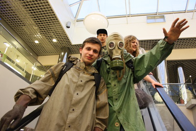 У День сміху хмельницька молодь фотографувалася у торговому центрі, фото №1 на сайті vsim.ua