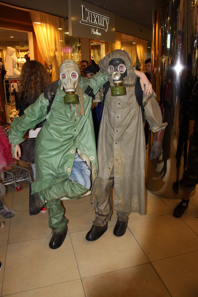 У День сміху хмельницька молодь фотографувалася у торговому центрі, фото №2 на сайті vsim.ua