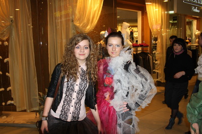 У День сміху хмельницька молодь фотографувалася у торговому центрі, фото №3 на сайті vsim.ua