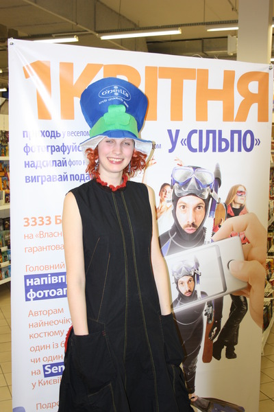 У День сміху хмельницька молодь фотографувалася у торговому центрі, фото №6 на сайті vsim.ua