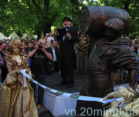 Открыли первый памятник украинскому пивовару на сайті 20minut.ua Открыли первый памятник украинскому пивовару, фото №1 на сайті 20minut.ua