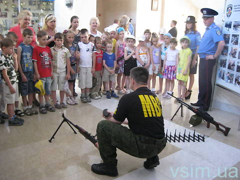 Хмельницьких дітей вчили стріляти та водити байки, фото №1 на сайті vsim.ua