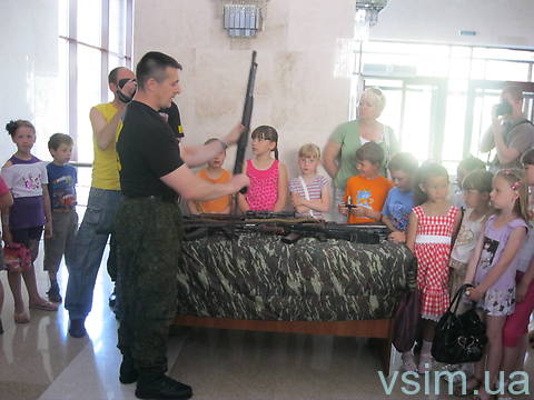 Хмельницьких дітей вчили стріляти та водити байки, фото №2 на сайті vsim.ua