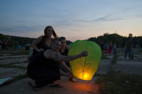 У Вінниці запустили небесні ліхтарики на сайті 20minut.ua У Вінниці запустили небесні ліхтарики, фото №12 на сайті 20minut.ua