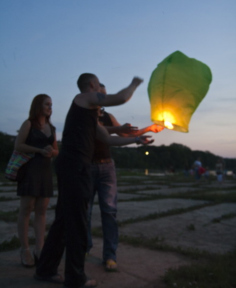 У Вінниці запустили небесні ліхтарики на сайті 20minut.ua У Вінниці запустили небесні ліхтарики, фото №14 на сайті 20minut.ua