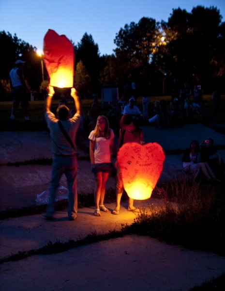У Вінниці запустили небесні ліхтарики на сайті 20minut.ua У Вінниці запустили небесні ліхтарики, фото №19 на сайті 20minut.ua