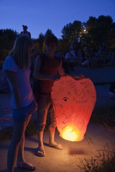 У Вінниці запустили небесні ліхтарики на сайті 20minut.ua У Вінниці запустили небесні ліхтарики, фото №20 на сайті 20minut.ua