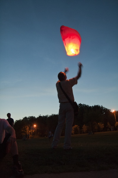 У Вінниці запустили небесні ліхтарики на сайті 20minut.ua У Вінниці запустили небесні ліхтарики, фото №21 на сайті 20minut.ua