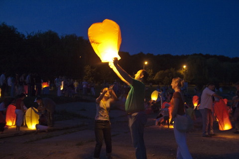 У Вінниці запустили небесні ліхтарики на сайті 20minut.ua У Вінниці запустили небесні ліхтарики, фото №23 на сайті 20minut.ua