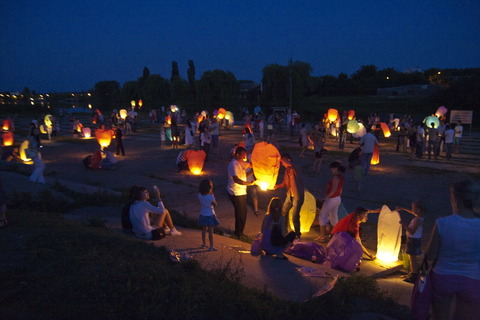 У Вінниці запустили небесні ліхтарики на сайті 20minut.ua У Вінниці запустили небесні ліхтарики, фото №24 на сайті 20minut.ua