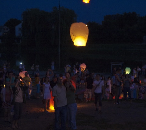 У Вінниці запустили небесні ліхтарики на сайті 20minut.ua У Вінниці запустили небесні ліхтарики, фото №28 на сайті 20minut.ua