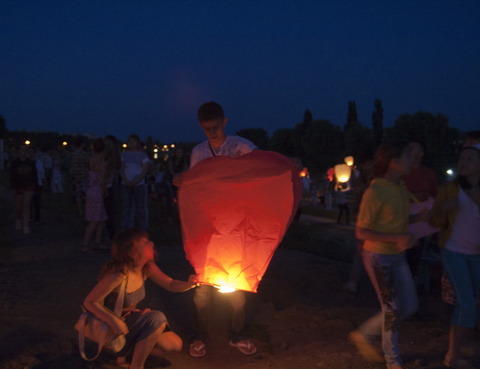 У Вінниці запустили небесні ліхтарики на сайті 20minut.ua У Вінниці запустили небесні ліхтарики, фото №29 на сайті 20minut.ua