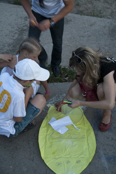 У Вінниці запустили небесні ліхтарики на сайті 20minut.ua У Вінниці запустили небесні ліхтарики, фото №3 на сайті 20minut.ua