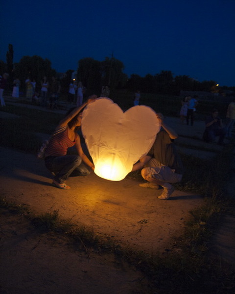 У Вінниці запустили небесні ліхтарики на сайті 20minut.ua У Вінниці запустили небесні ліхтарики, фото №30 на сайті 20minut.ua