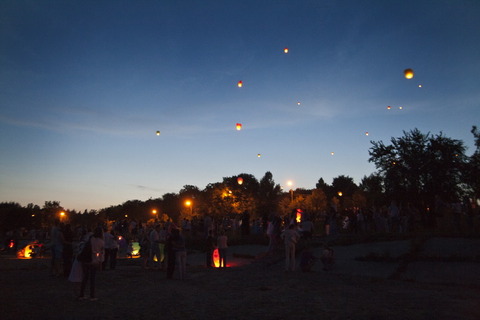 У Вінниці запустили небесні ліхтарики на сайті 20minut.ua У Вінниці запустили небесні ліхтарики, фото №31 на сайті 20minut.ua