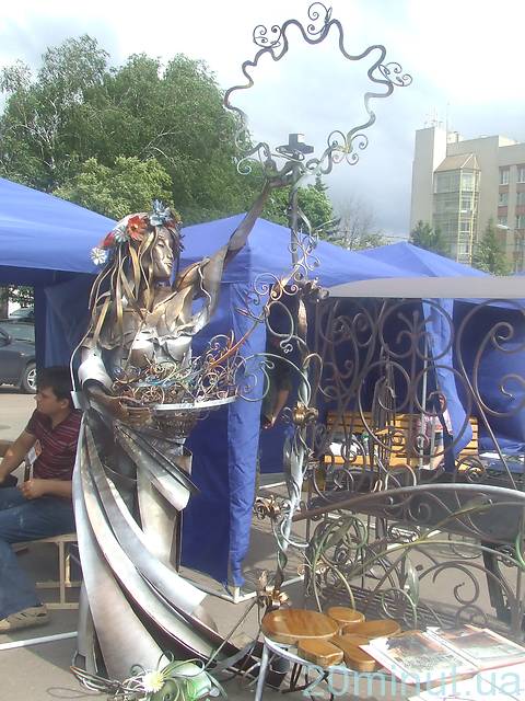 В Житомирі ковалі з усієї України кували щастя та боролися з негодою на сайті 20minut.ua В Житомирі ковалі з усієї України кували щастя та боролися з негодою, фото №1 на сайті 20minut.ua