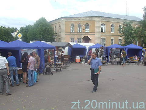 В Житомирі ковалі з усієї України кували щастя та боролися з негодою на сайті 20minut.ua В Житомирі ковалі з усієї України кували щастя та боролися з негодою, фото №15 на сайті 20minut.ua