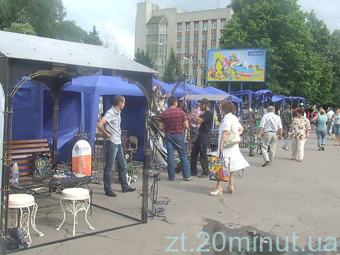 В Житомирі ковалі з усієї України кували щастя та боролися з негодою на сайті 20minut.ua В Житомирі ковалі з усієї України кували щастя та боролися з негодою, фото №16 на сайті 20minut.ua