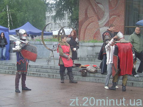 В Житомирі ковалі з усієї України кували щастя та боролися з негодою на сайті 20minut.ua В Житомирі ковалі з усієї України кували щастя та боролися з негодою, фото №17 на сайті 20minut.ua