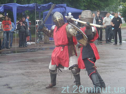 В Житомирі ковалі з усієї України кували щастя та боролися з негодою на сайті 20minut.ua В Житомирі ковалі з усієї України кували щастя та боролися з негодою, фото №18 на сайті 20minut.ua