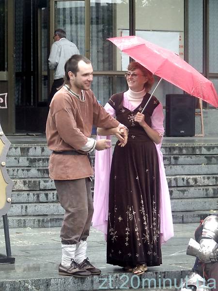 В Житомирі ковалі з усієї України кували щастя та боролися з негодою на сайті 20minut.ua В Житомирі ковалі з усієї України кували щастя та боролися з негодою, фото №19 на сайті 20minut.ua