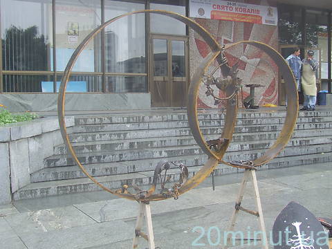 В Житомирі ковалі з усієї України кували щастя та боролися з негодою на сайті 20minut.ua В Житомирі ковалі з усієї України кували щастя та боролися з негодою, фото №4 на сайті 20minut.ua