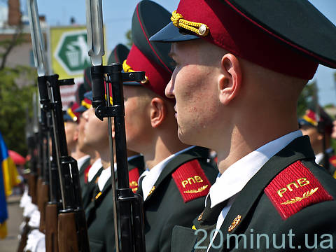 Військові влаштували святкування в центрі Житомира, фото №2 на сайті 20minut.ua