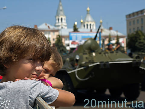Військові влаштували святкування в центрі Житомира, фото №3 на сайті 20minut.ua