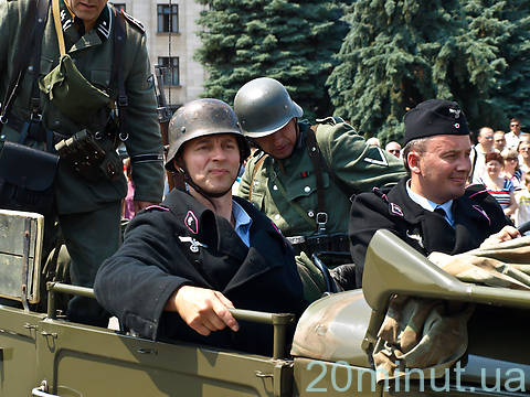 Військові влаштували святкування в центрі Житомира, фото №6 на сайті 20minut.ua
