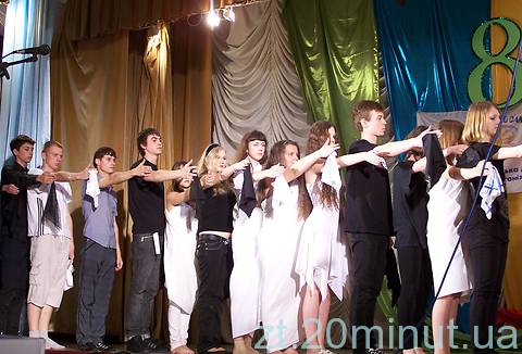 Житомирська дитяча організація "Все робимо самі" організувала концерт "Молодь майбутнього" на сайті 20minut.ua Житомирська дитяча організація "Все робимо самі" організувала концерт "Молодь майбутнього" , фото №1 на сайті 20minut.ua