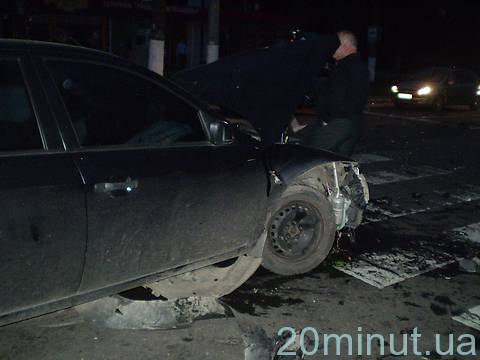 Авария на перекрестке Пирогова и 30-летия Победы , фото №3 на сайті 20minut.ua