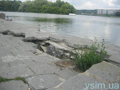 Набережна Південного Бугу у Хмельницькому сповзає у річку, фото №2 на сайті vsim.ua