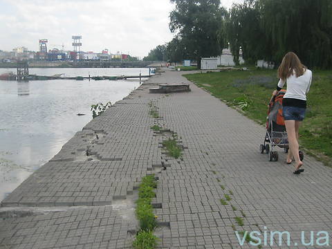 Набережна Південного Бугу у Хмельницькому сповзає у річку, фото №7 на сайті vsim.ua