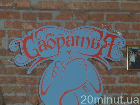 В Житомирі концертом завершилась виставка картин "Аrt-now session FM" на сайті 20minut.ua В Житомирі концертом завершилась виставка картин "Аrt-now session FM", фото №10 на сайті 20minut.ua