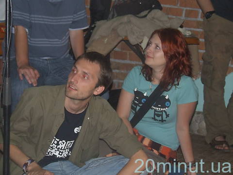 В Житомирі концертом завершилась виставка картин "Аrt-now session FM" на сайті 20minut.ua В Житомирі концертом завершилась виставка картин "Аrt-now session FM", фото №8 на сайті 20minut.ua