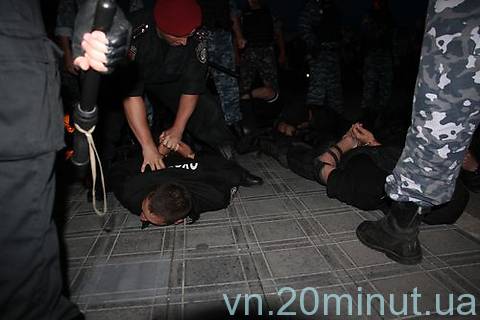 Війна за Nemiroff: розбиті двері, кров на сходах. Шестеро поранених в лікарні…  на сайті 20minut.ua Війна за Nemiroff: розбиті двері, кров на сходах. Шестеро поранених в лікарні… , фото №13 на сайті 20minut.ua