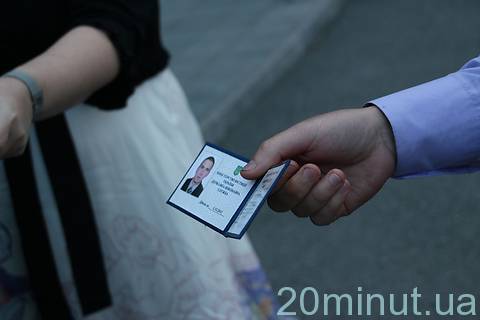 Війна за Nemiroff: розбиті двері, кров на сходах. Шестеро поранених в лікарні…  на сайті 20minut.ua Війна за Nemiroff: розбиті двері, кров на сходах. Шестеро поранених в лікарні… , фото №2 на сайті 20minut.ua