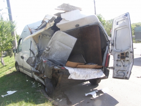 Аварія під Тернополем: не розминулися дві вантажівки, фото №2 на сайті 20minut.ua