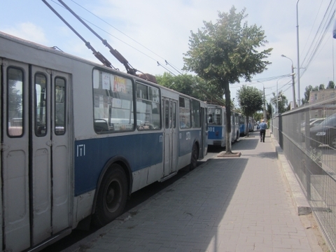 У Вінниці тролейбус зачепив стовп і той упав, фото №1 на сайті 20minut.ua