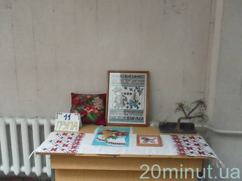 До Дня вчителя в ЖДУ ім.І.Франка влаштували виставку квітів та благодійний ярмарок, фото №12 на сайті 20minut.ua