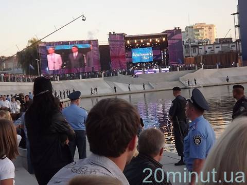 Как звезды в Виннице фонтан открывали , фото №13 на сайті 20minut.ua