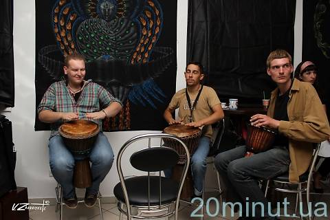 В Житомирі у "Кавоманії" вдруге відкрилась виставка флюорного мистецтва на сайті 20minut.ua В Житомирі у "Кавоманії" вдруге відкрилась виставка флюорного мистецтва, фото №10 на сайті 20minut.ua